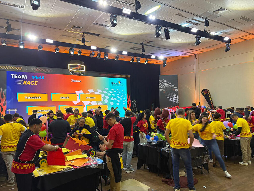 Ações de team building corporativo e dinâmicas de integração de equipes - Grupo Combo.